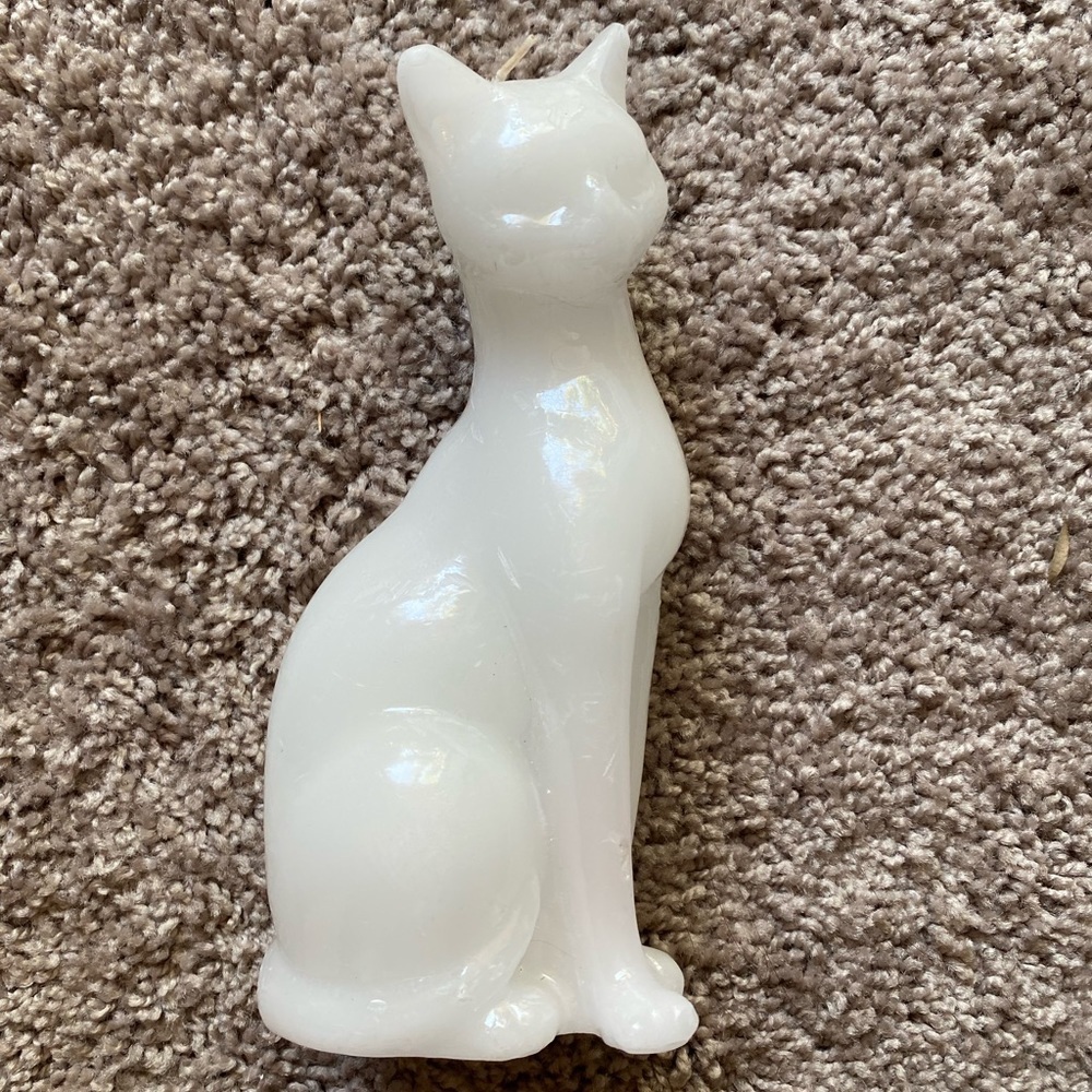 White Vintage Cat Candle